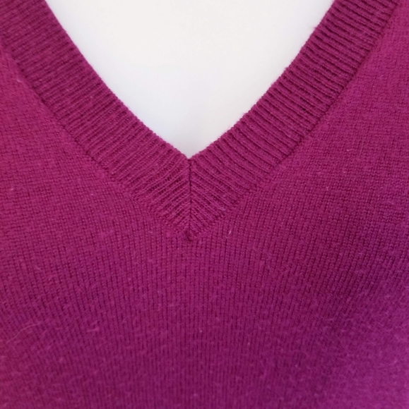 GAP Pullover V-Neck Sweater, Purple, XS - Picture 4 of 5